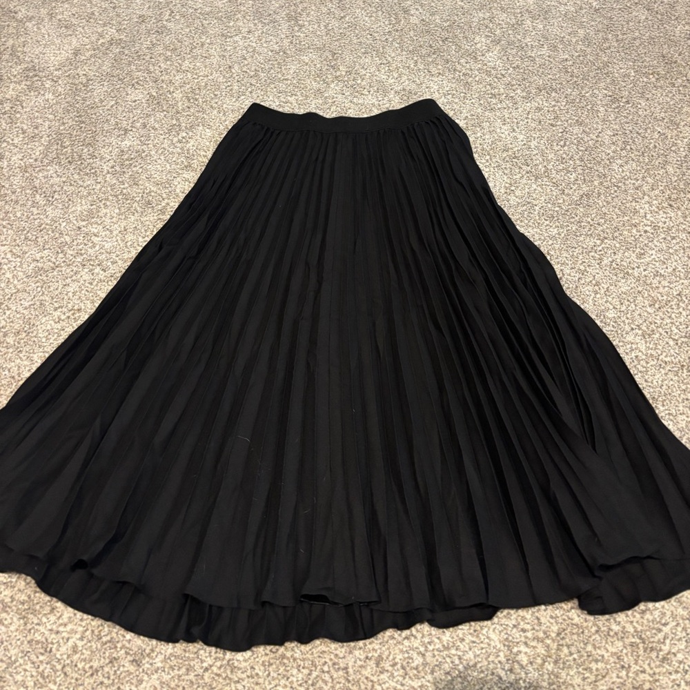 Elegant Black Pleated Skirt